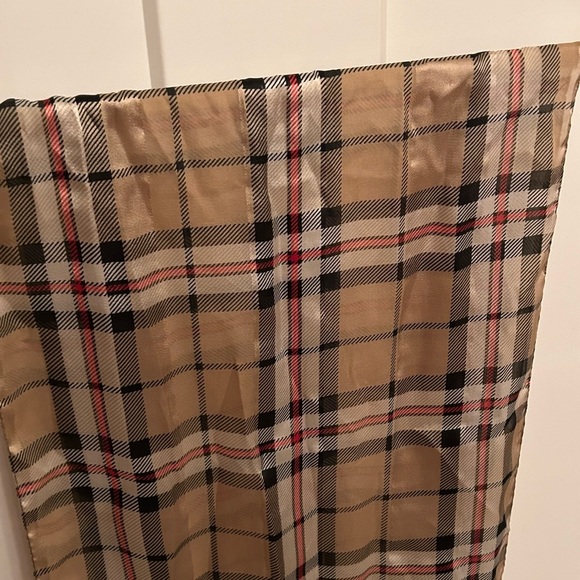 Plaid Scarf with Black, Red and Beige Accents - Picture 4 of 5